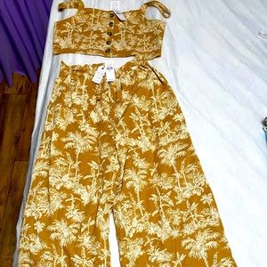 American eagle brand 2 piece outfit.